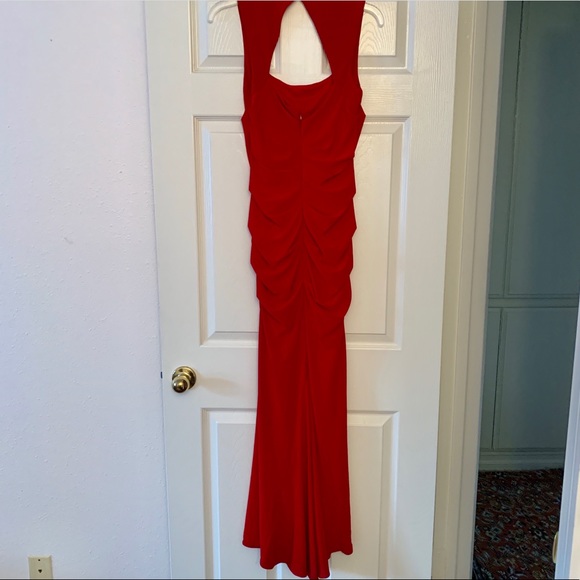 Red dress - Picture 2 of 2